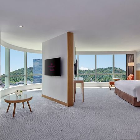 Crowne Plaza Zhuhai City Center By Ihg - Offers Free One-Way Shuttle To Chimelong Ocean Kingdom Екстериор снимка