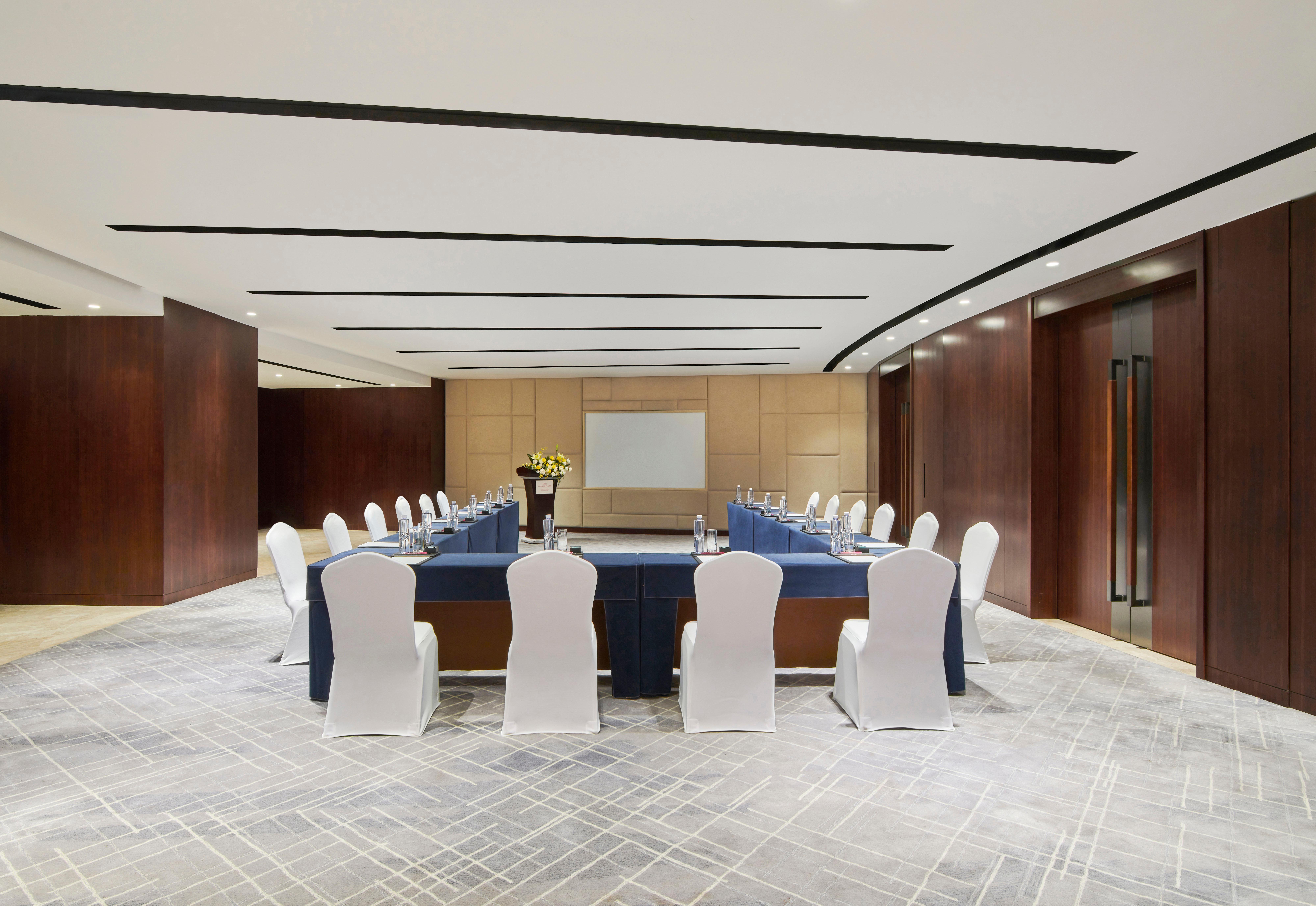 Crowne Plaza Zhuhai City Center By Ihg - Offers Free One-Way Shuttle To Chimelong Ocean Kingdom Екстериор снимка