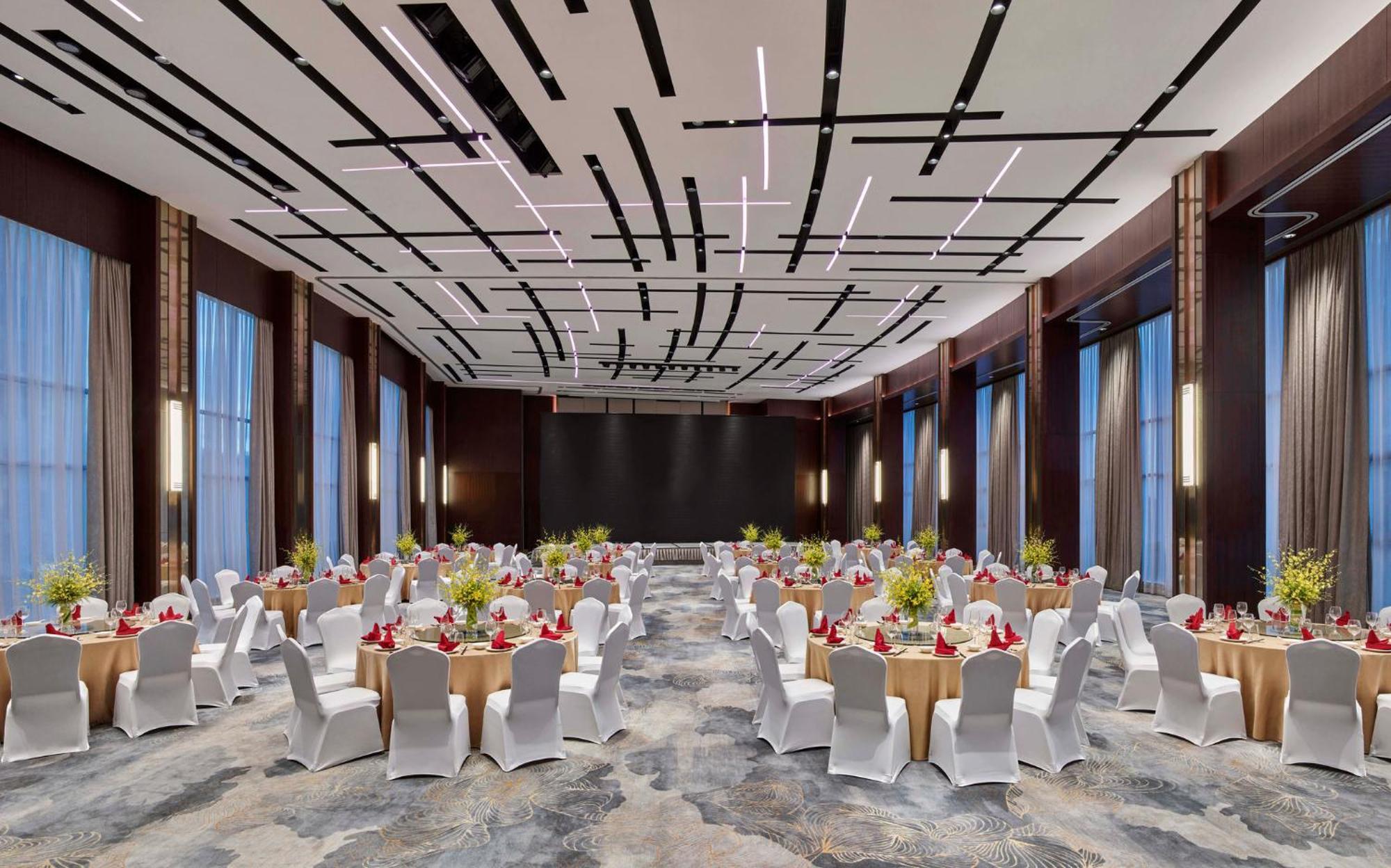 Crowne Plaza Zhuhai City Center By Ihg - Offers Free One-Way Shuttle To Chimelong Ocean Kingdom Екстериор снимка