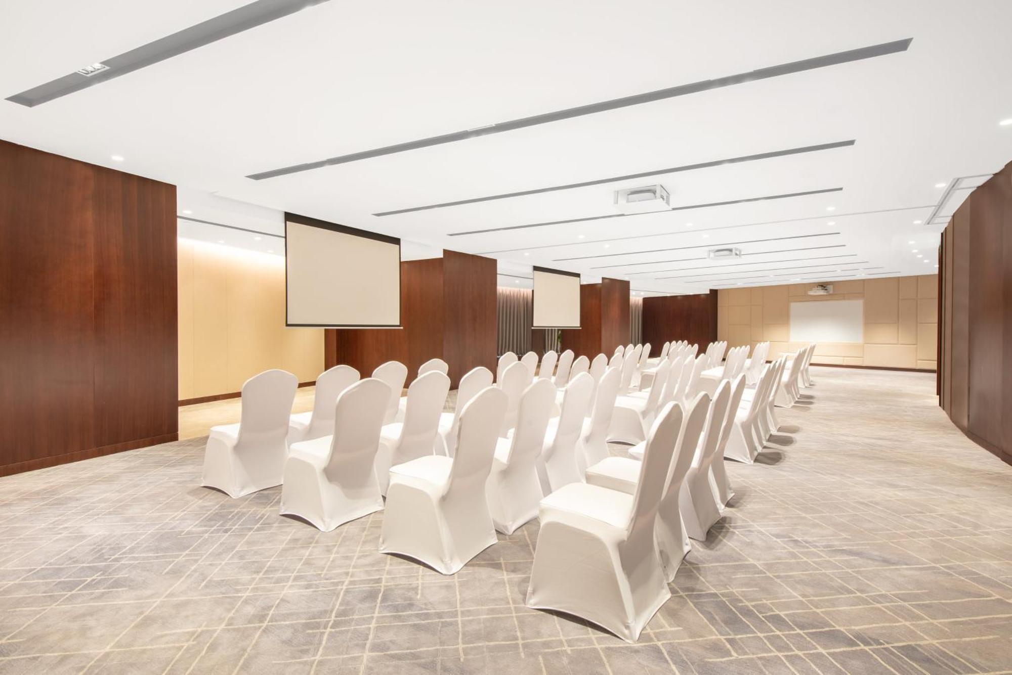 Crowne Plaza Zhuhai City Center By Ihg - Offers Free One-Way Shuttle To Chimelong Ocean Kingdom Екстериор снимка