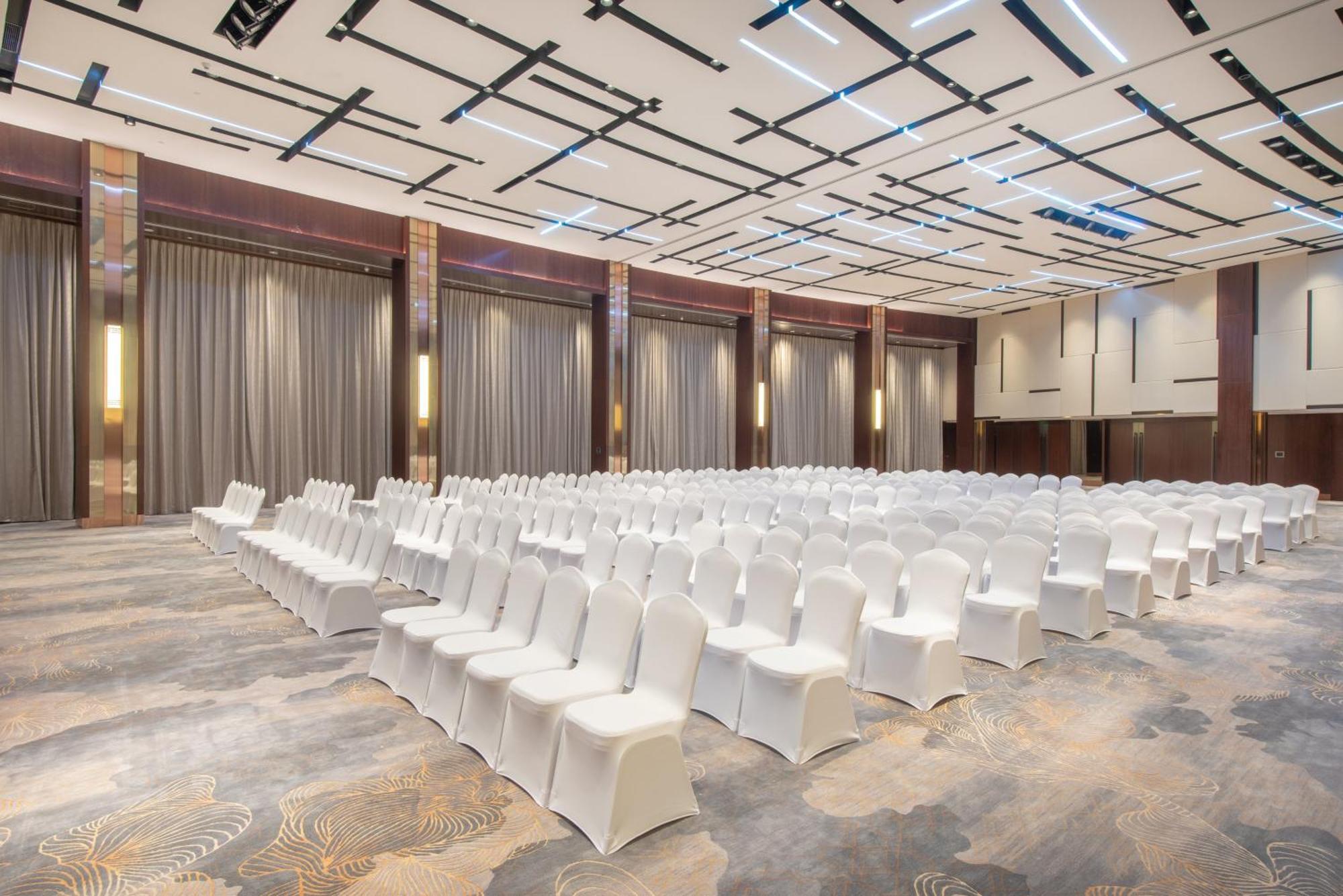 Crowne Plaza Zhuhai City Center By Ihg - Offers Free One-Way Shuttle To Chimelong Ocean Kingdom Екстериор снимка