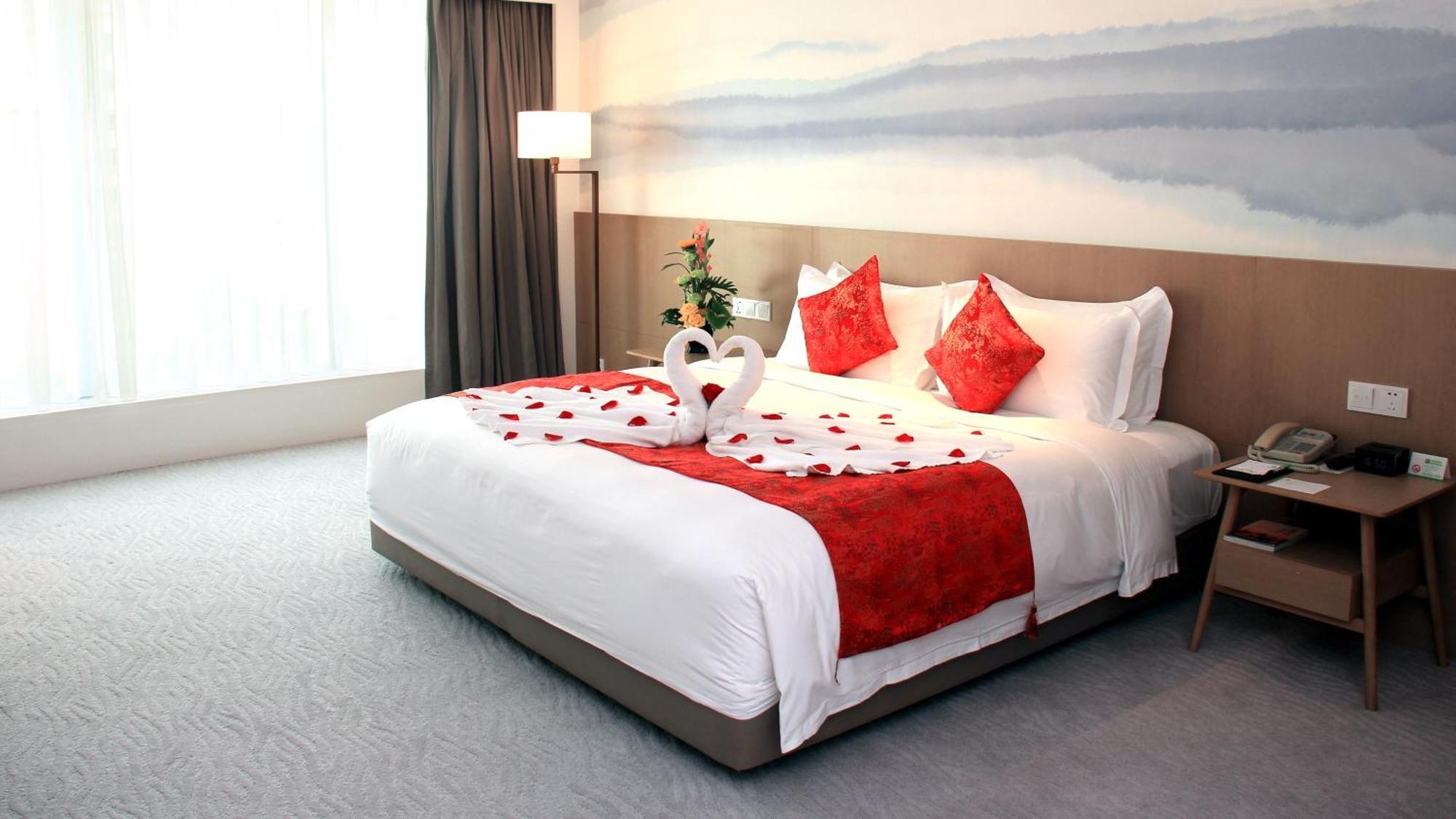 Crowne Plaza Zhuhai City Center By Ihg - Offers Free One-Way Shuttle To Chimelong Ocean Kingdom Екстериор снимка