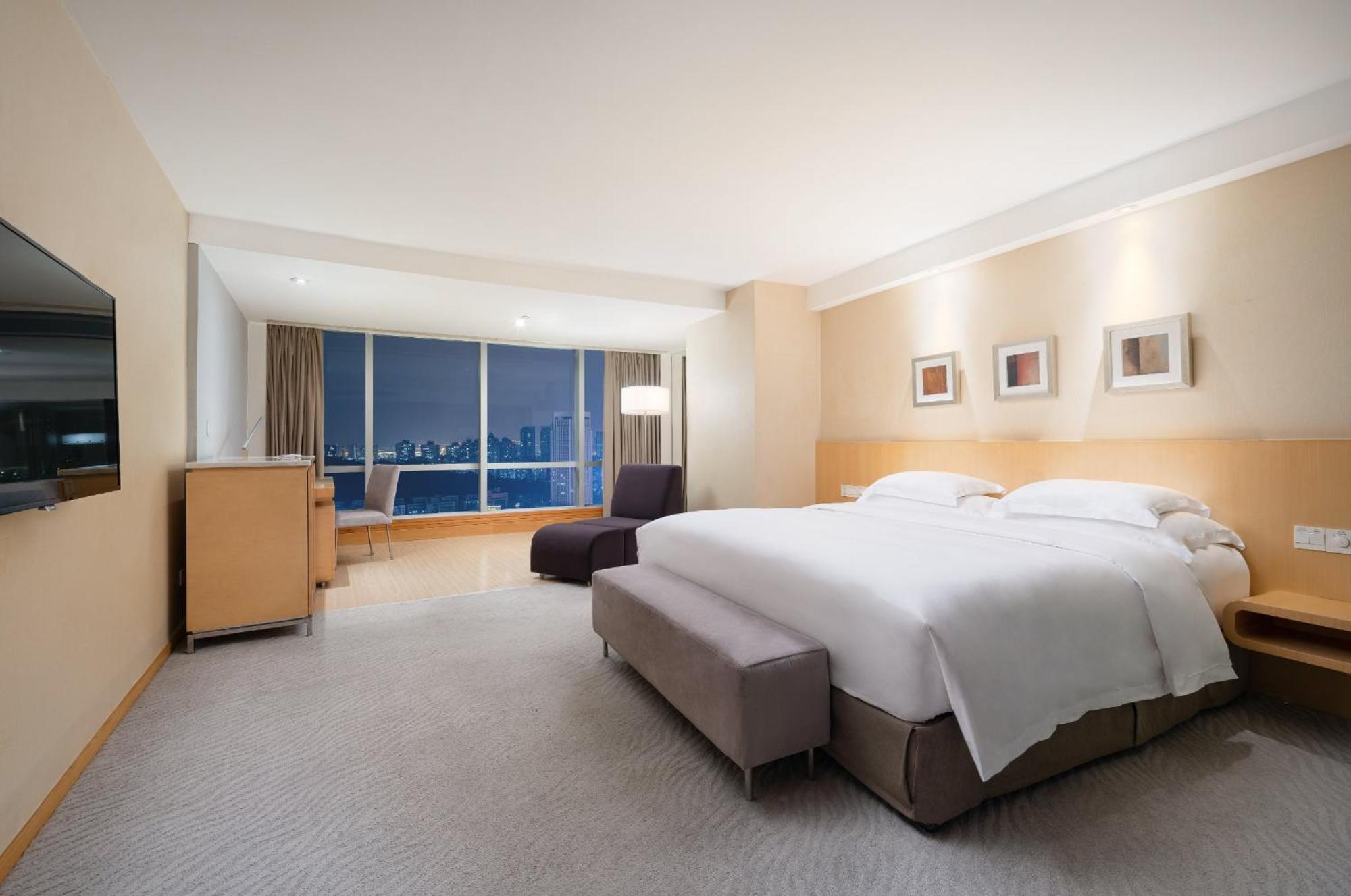 Crowne Plaza Zhuhai City Center By Ihg - Offers Free One-Way Shuttle To Chimelong Ocean Kingdom Екстериор снимка