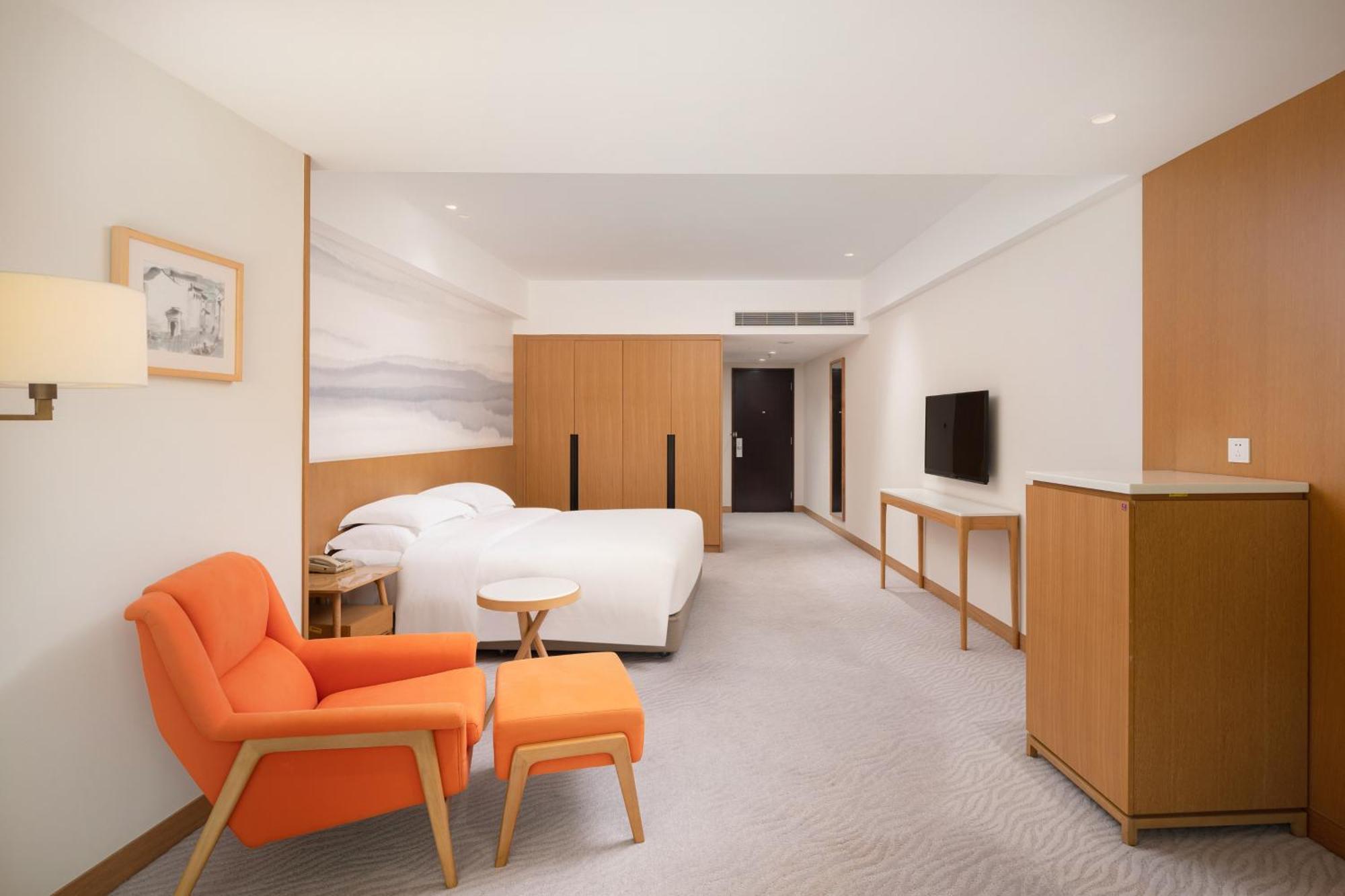 Crowne Plaza Zhuhai City Center By Ihg - Offers Free One-Way Shuttle To Chimelong Ocean Kingdom Екстериор снимка